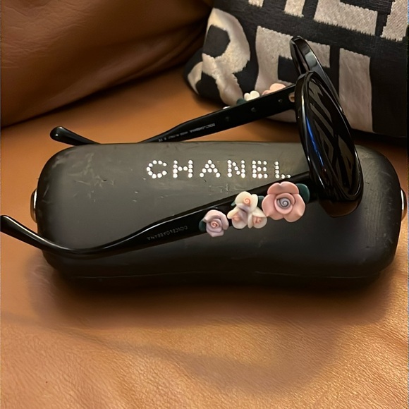 DOLCE & GABBANA FLORAL EMBELLISHED SUNGLASSES W/ CHANEL CASE main image 15